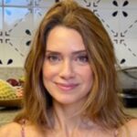 Letícia Spiller compartilha imagem da filha mais nova e semelhança entre as duas chama a atenção